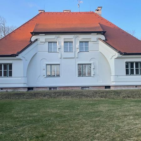 Vila Haj Usov Exterior photo